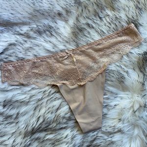 BODY NATURALS Lace Thong